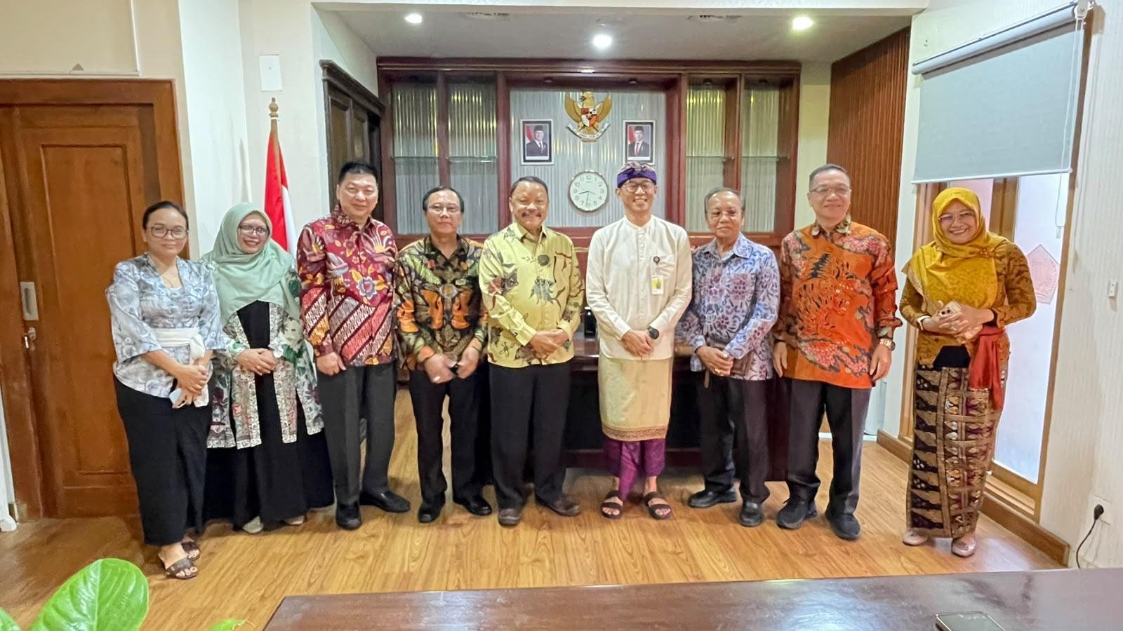 Perkuat Silaturahmi, Kanwil DJP Bali Sambut Hangat Audiensi Perwakilan AKP2I